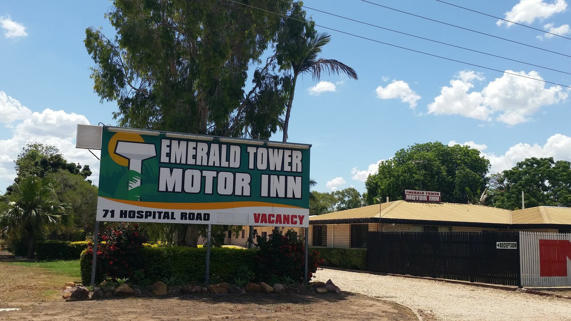 Emerald Tower Motor Inn Zewnętrze zdjęcie